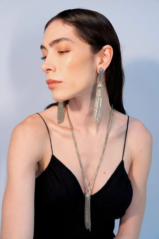 BRINCO LONGO CORRENTARIA PRATEADO