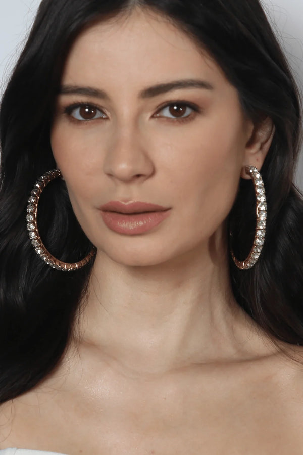 ARGOLA MAXI COM STRASS OURO VINTAGE