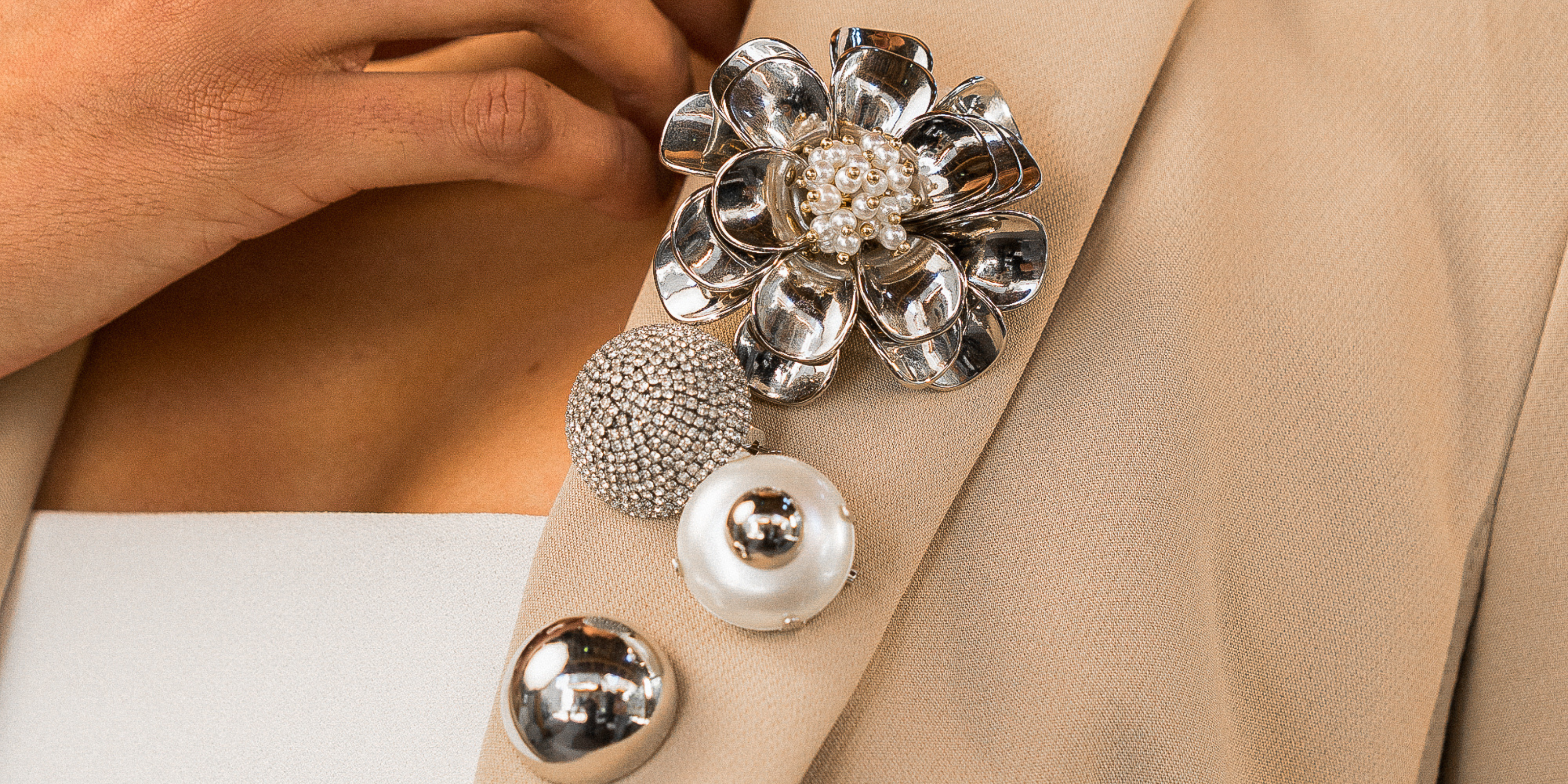 Broches
