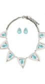 Kit Colar e Brinco Prateado com Formas Triangulares e Cristais Azul Light