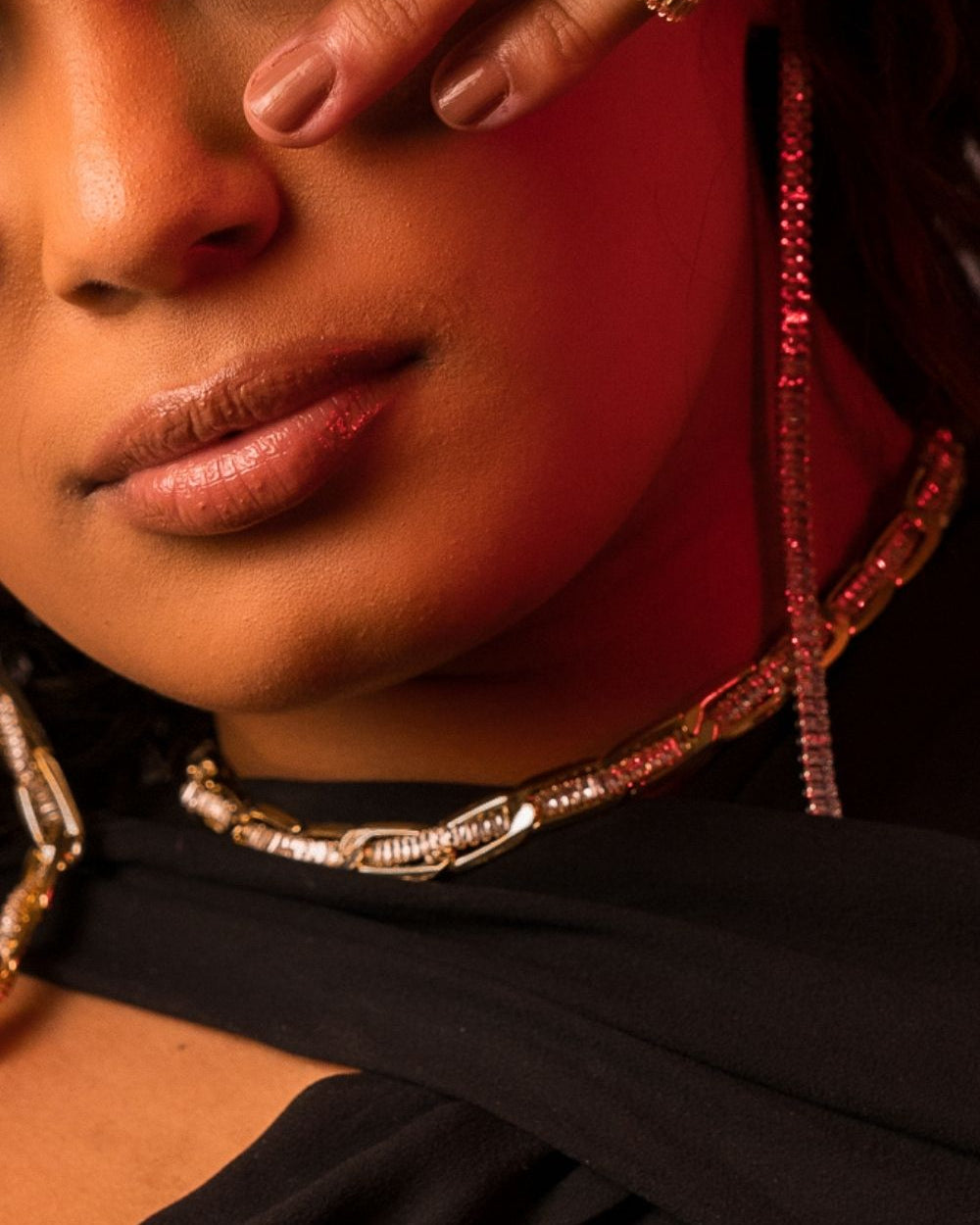Colar de Elos com Zircônias em Banho Dourado – Brilho Contemporâneo