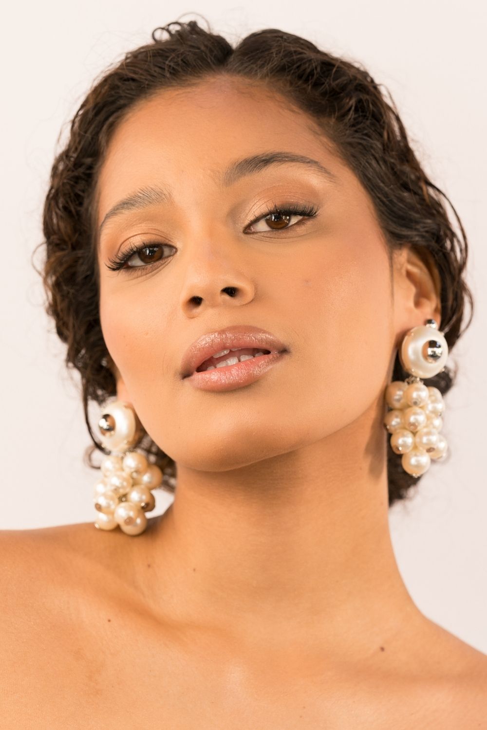 Brinco Cacho de Pérolas com Volume e Movimento – Angela