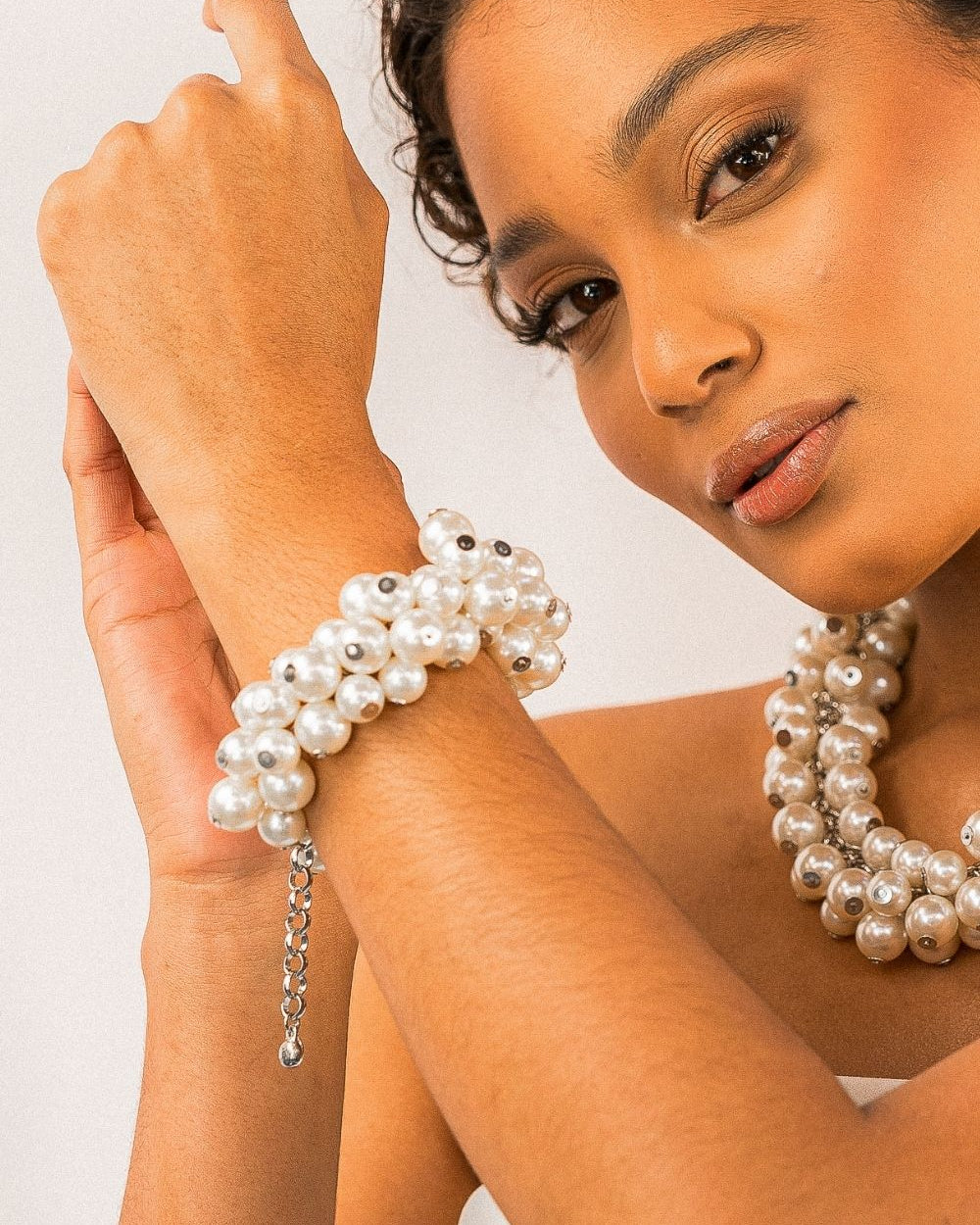 Pulseira de Pérolas Volumosa e Contemporânea – Angela