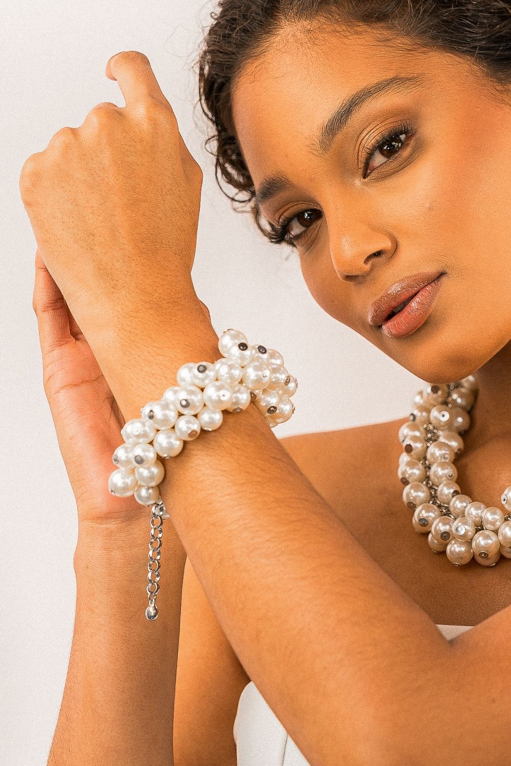 Pulseira de Pérolas Volumosa e Contemporânea – Angela