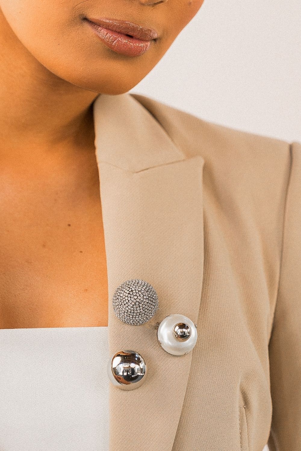 Kit de Broches com Pérola e Strass Cravejado – Design Contemporâneo Angela
