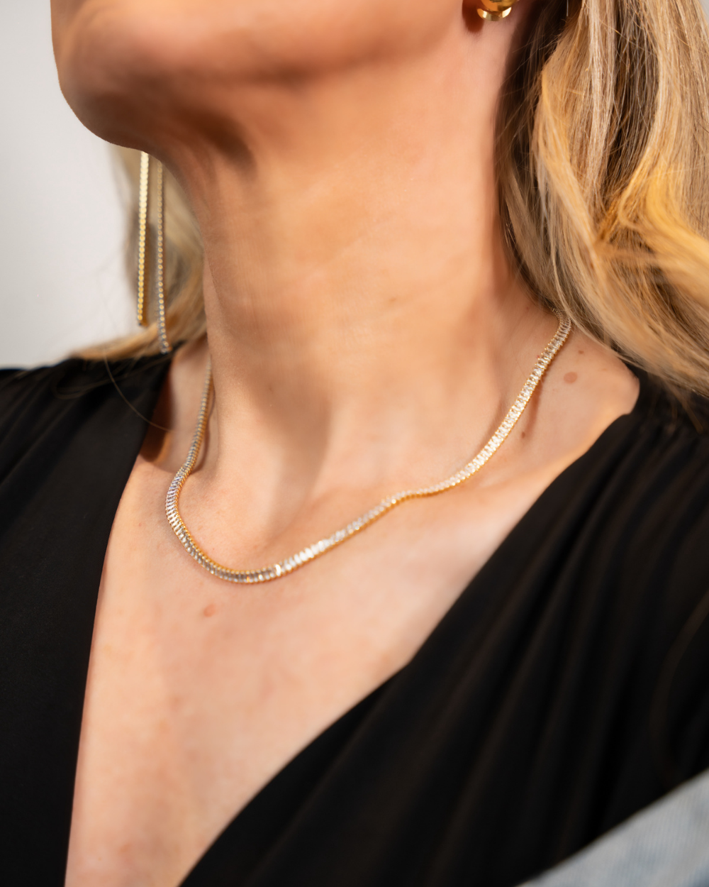 Colar Riviera Dourado com Zircônias Baguete e Brilho Contínuo
