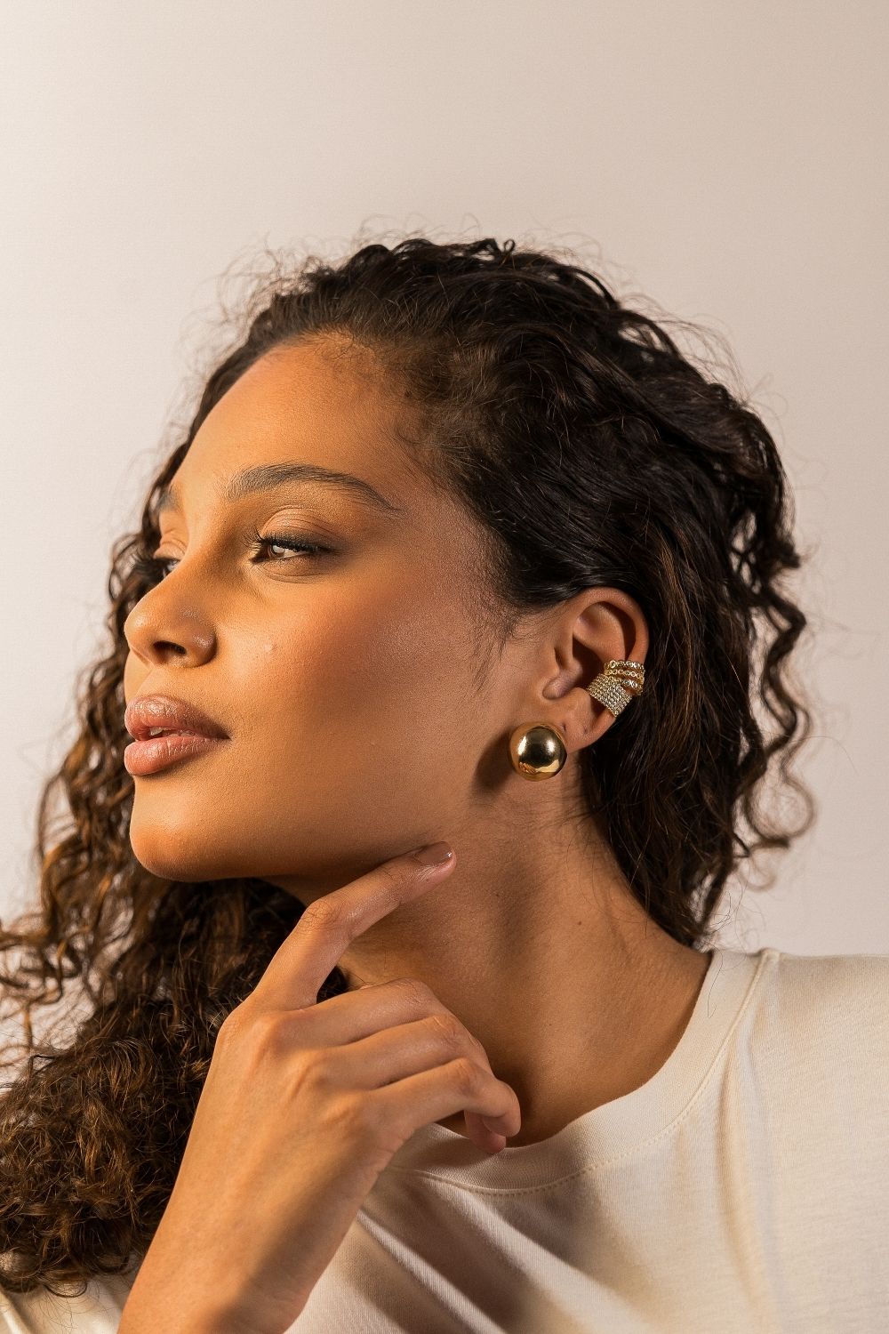Ear Cuff Triplo Dourado com Zircônias e Encaixe Sem Furo