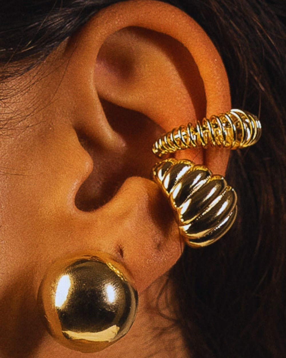 Ear Cuff Mola em Banho Dourado – Ritmo e Textura