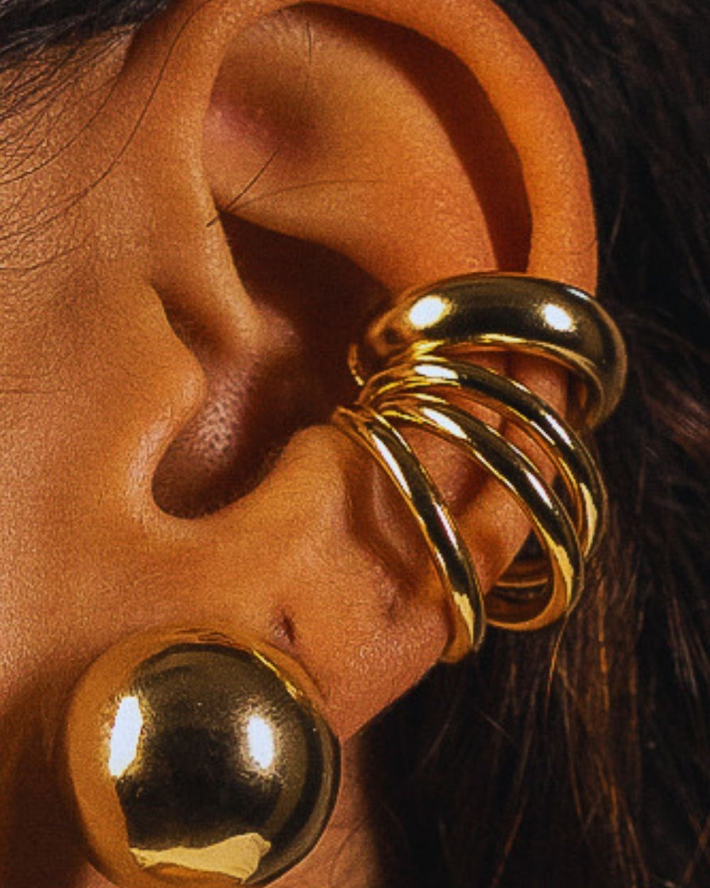 Ear Cuff Bold em Banho Dourado – Forma Essencial