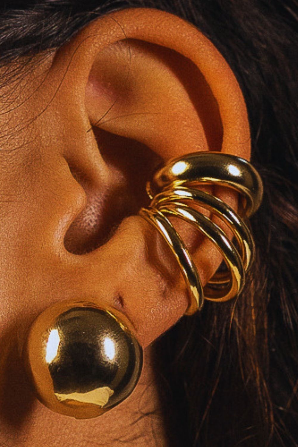 Ear Cuff Bold em Banho Dourado – Forma Essencial