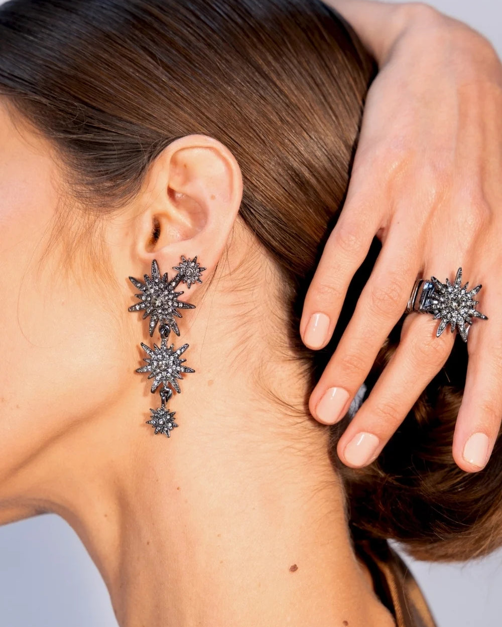 Brinco Longo Astral Grafite com Strass Black Diamond