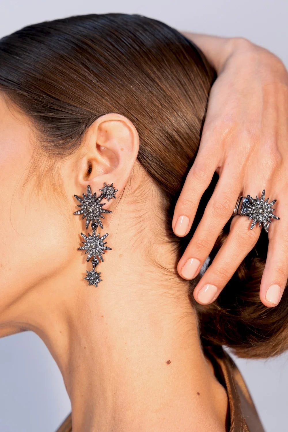 Brinco Longo Astral Grafite com Strass Black Diamond