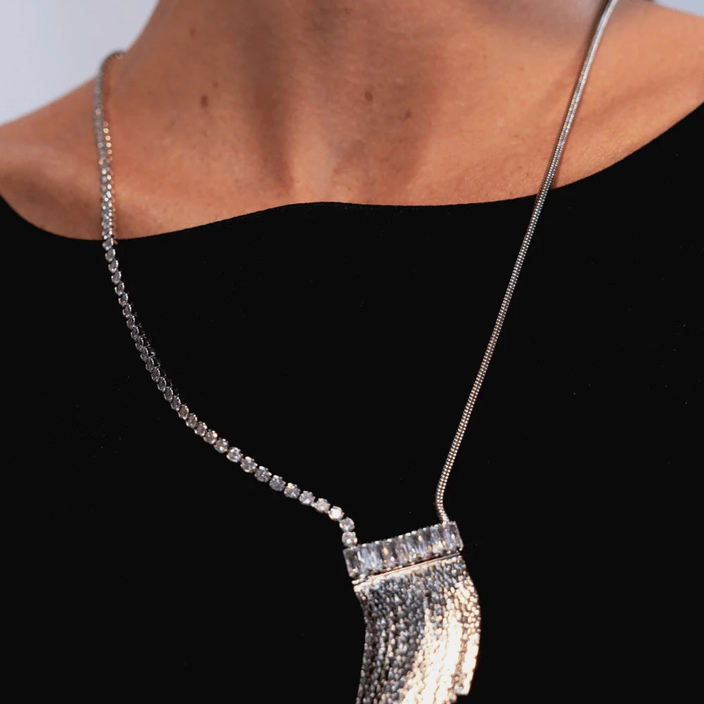 COLAR LONGO LUXO PRATEADO