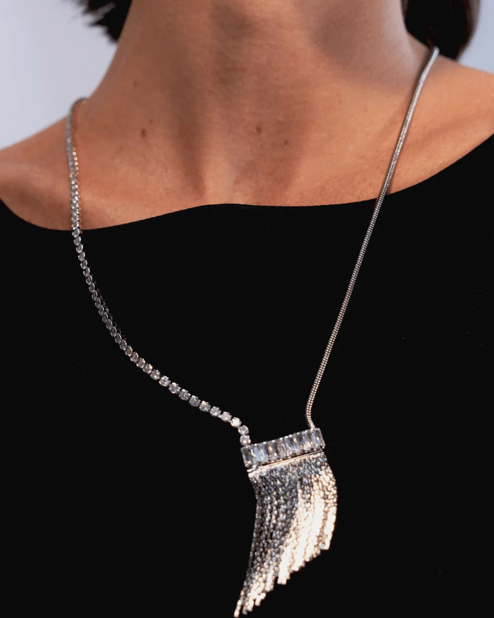 COLAR LONGO LUXO PRATEADO