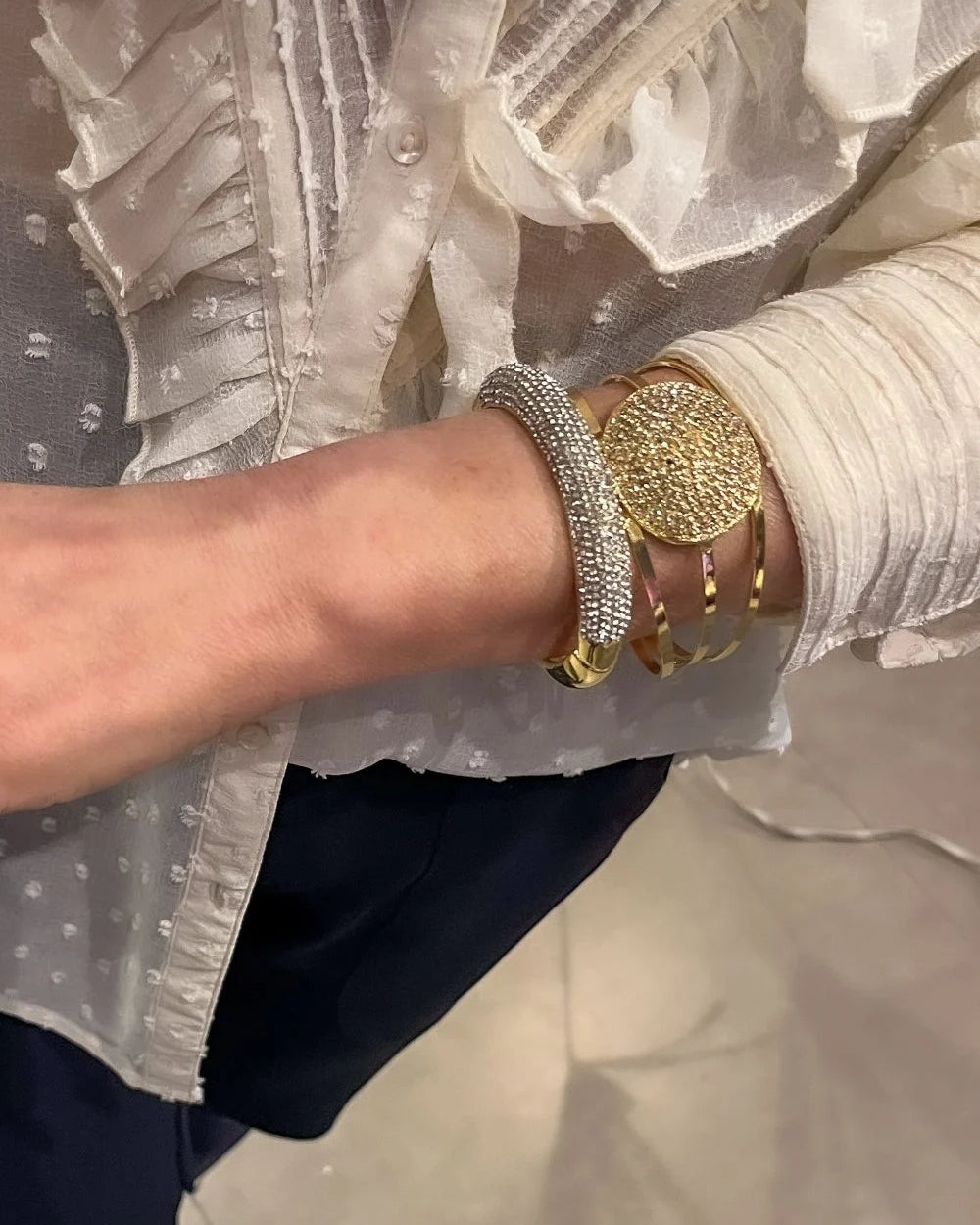 BRACELETE CRAVEJADO SHINE DOURADO