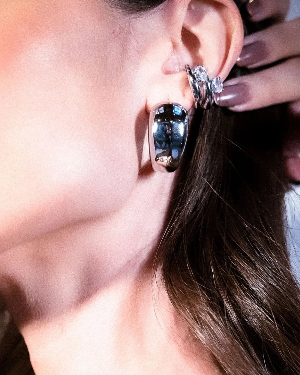 EAR CUFF STRASS ESSENTIAL PRATEADO