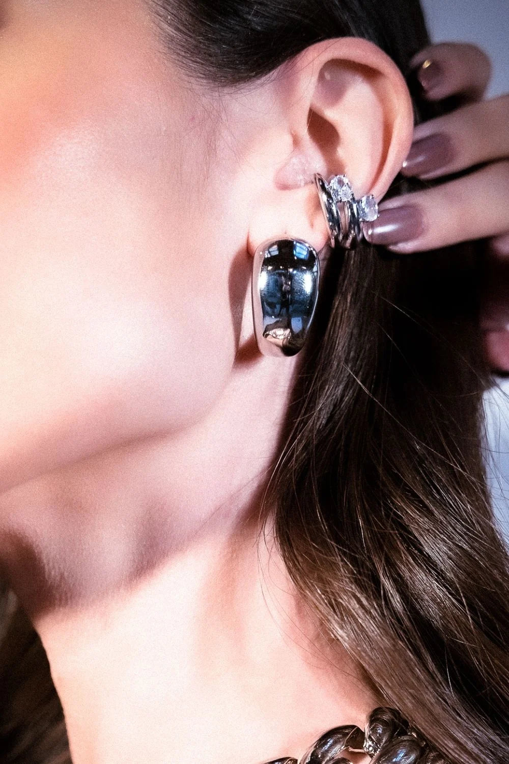 EAR CUFF STRASS ESSENTIAL PRATEADO