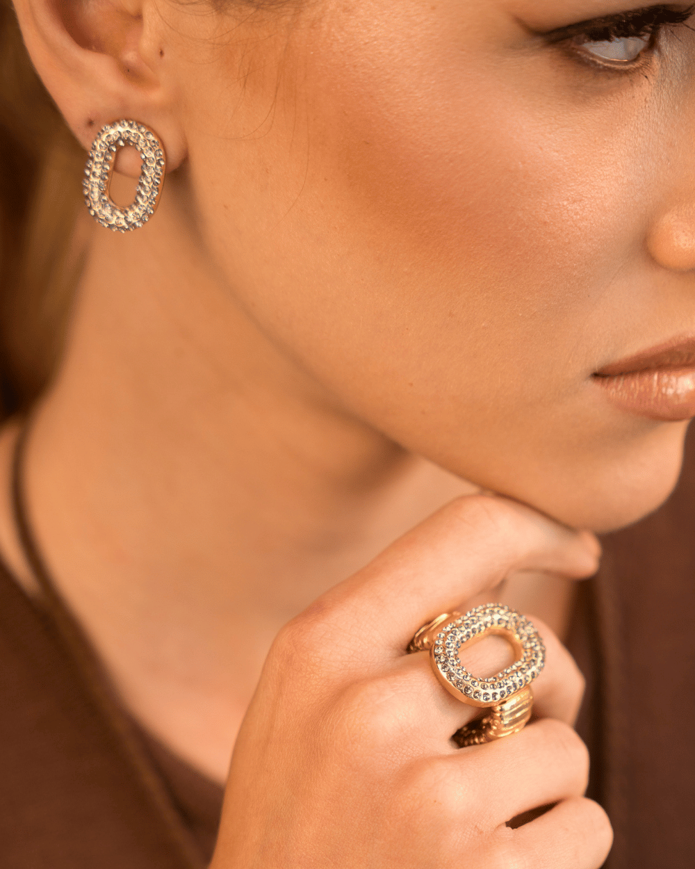 Brinco Elos Shine Dourado com Strass Black Diamond