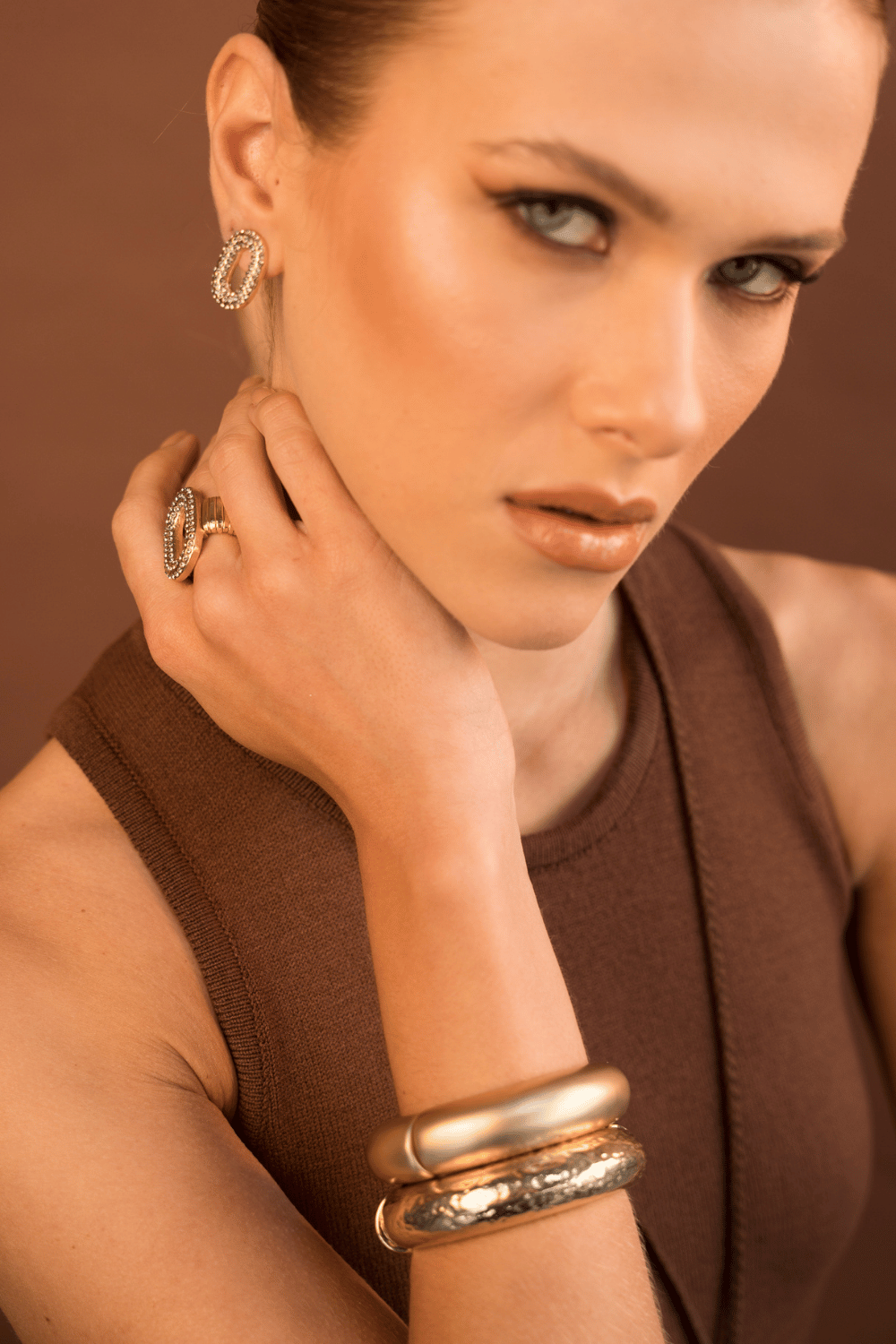 Brinco Elos Shine Dourado com Strass Black Diamond