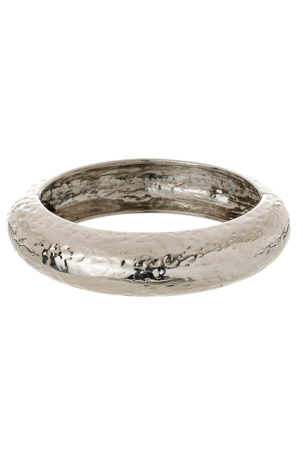 Bracelete Prateado Martelado com Textura e Presença Marcante