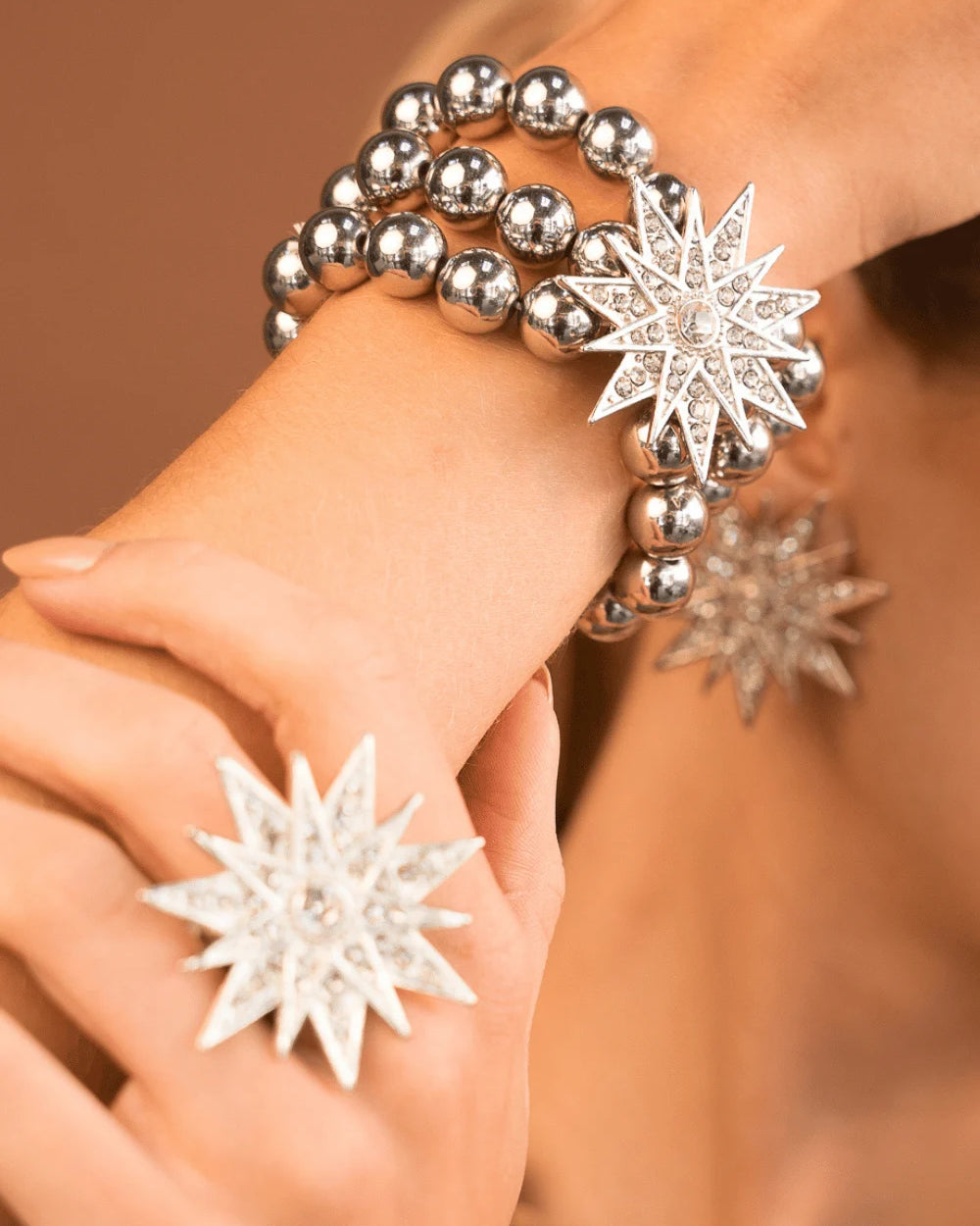 Maxi Anel Prateado Estrela com Cristais | Ajustável e Impactante