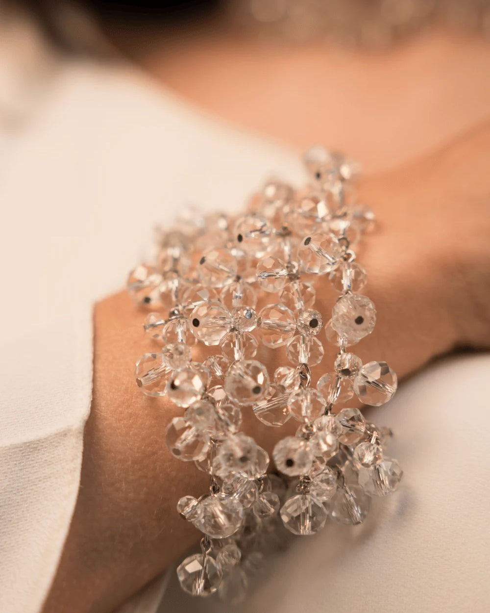 Maxi Pulseira Prateada com Cristais Lapidados e Presença Marcante