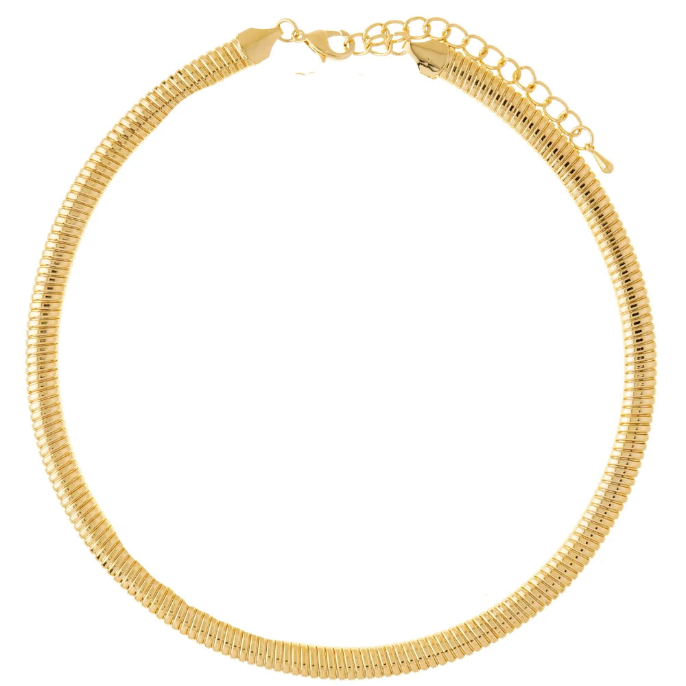Colar Curto Dourado Malha Snake com Acabamento Polido