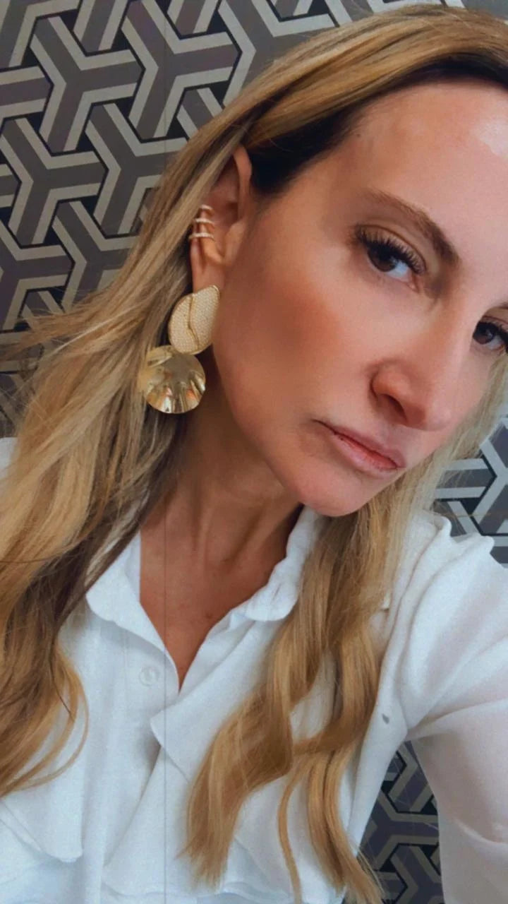 BRINCO MÉDIO PÉROLA DOURADO