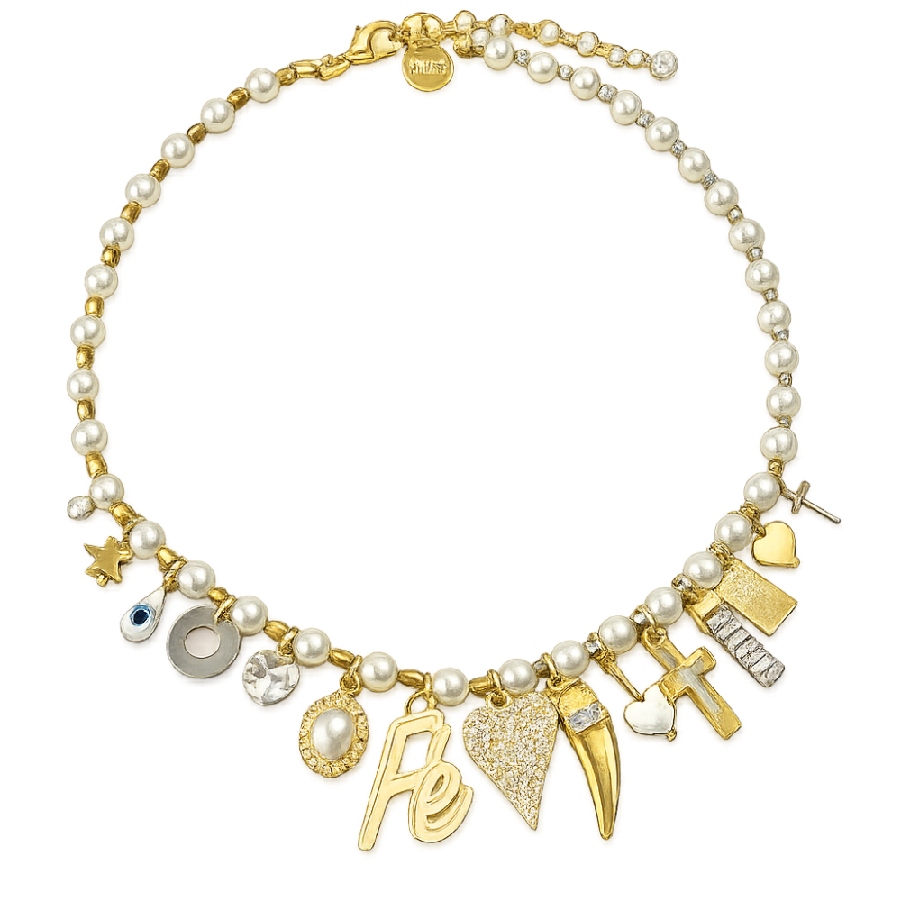 Colar de Pérolas com Pingentes Mix de Patuás Dourado e Prateado