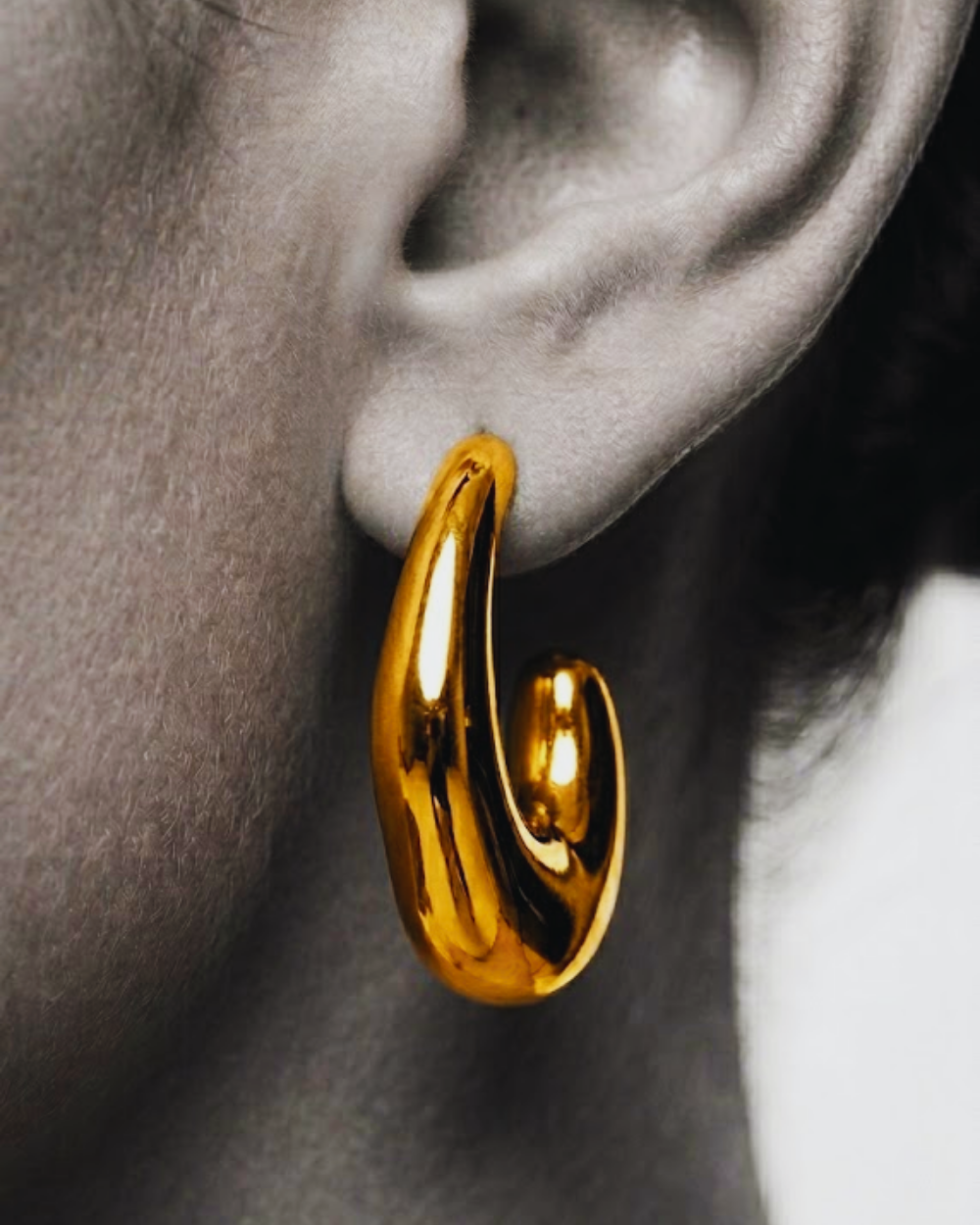 Brinco Argola Dourado Orgânico | Brinco Médio Design Contemporâneo