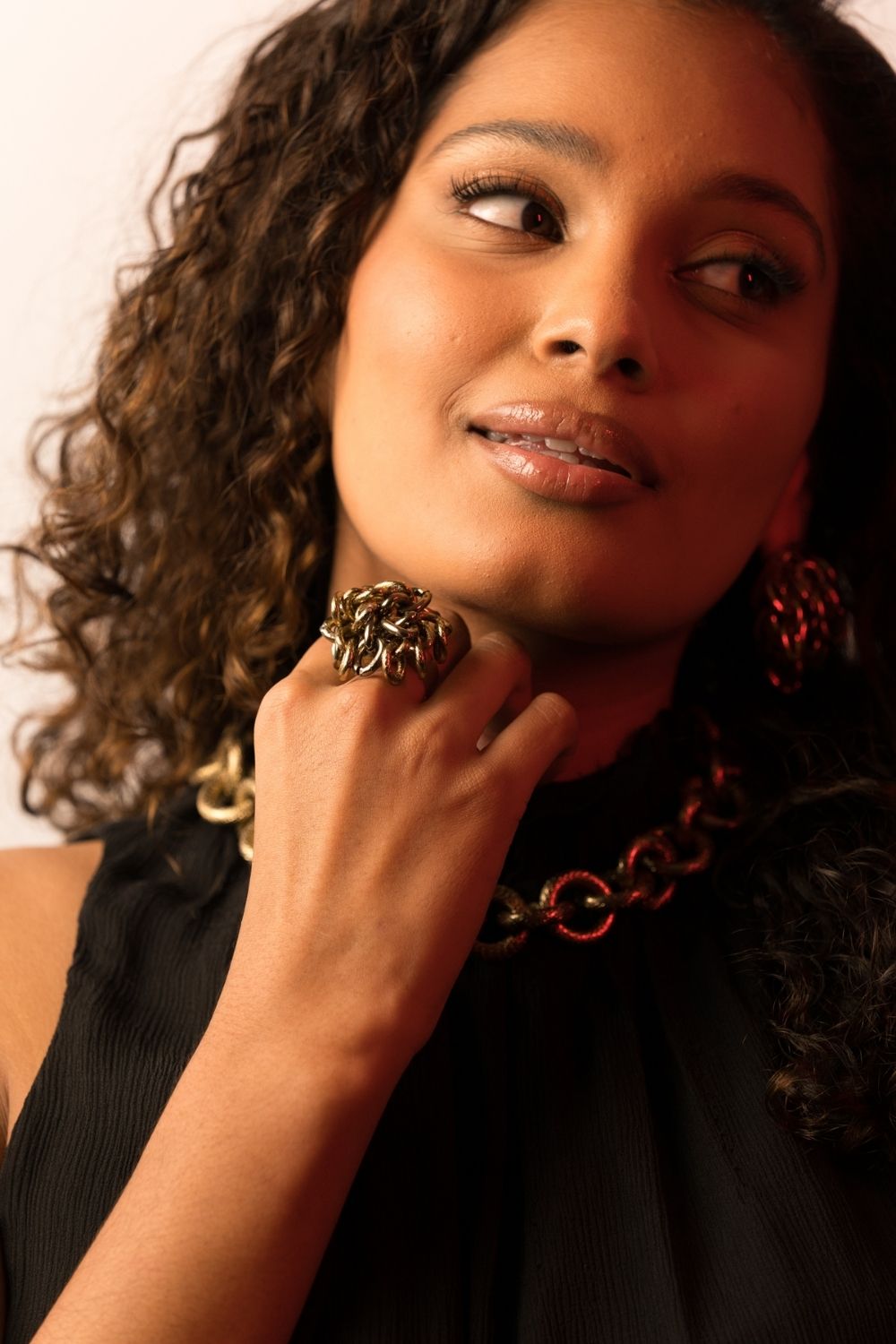 Anel de Correntes em Metallic Brown – Volume e Textura Escultural