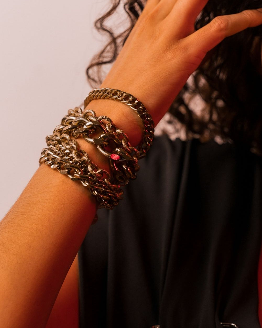 Bracelete de Correntes em Metallic Brown – Estrutura Maximalista