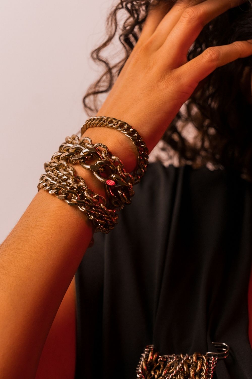 Bracelete de Correntes em Metallic Brown – Estrutura Maximalista