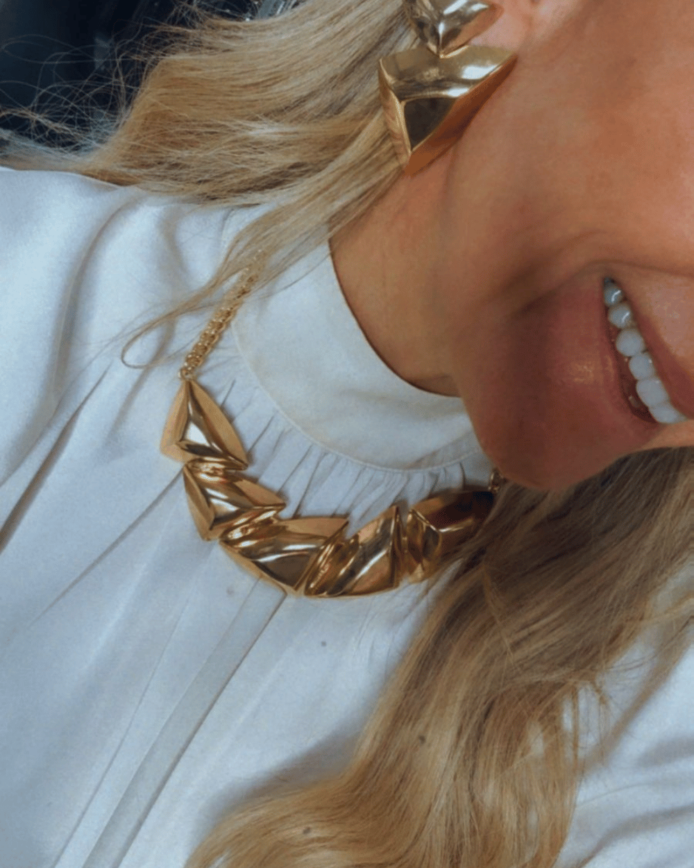 COLAR METALLO DOURADO