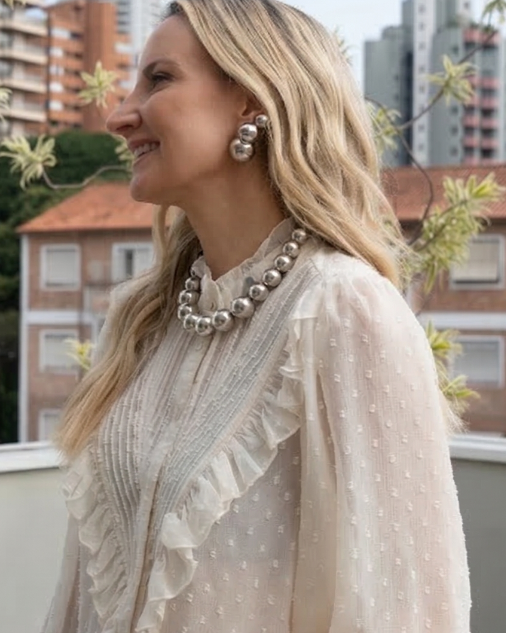 COLAR ESFERAS PRATEADO