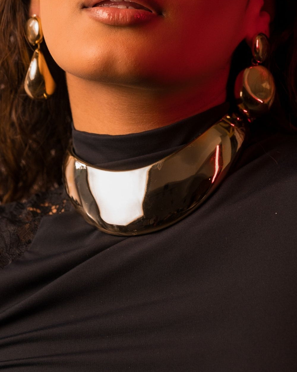Choker Escultural em Eletroformação Dourado – LIMITED