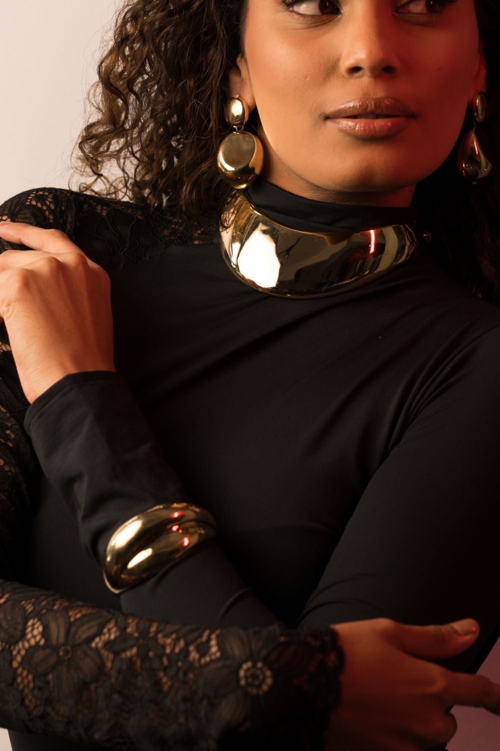 Bracelete Escultural Fluido em Eletroformação Dourado – LIMITED