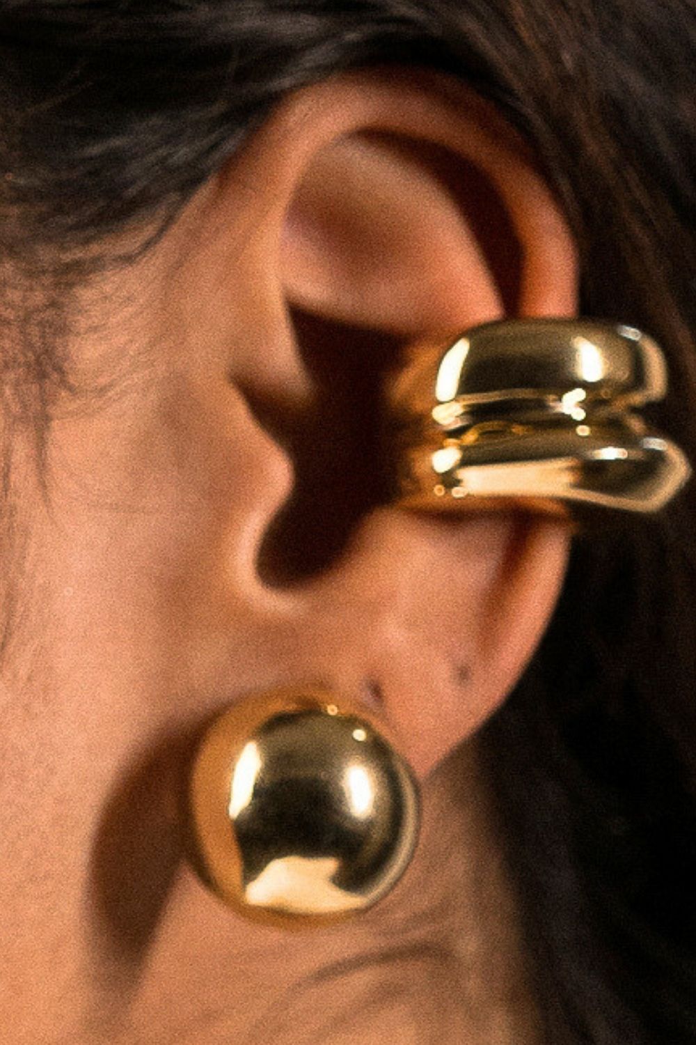 Ear Cuff Bold em Eletroformação Dourado – Volume Escultural e Leveza