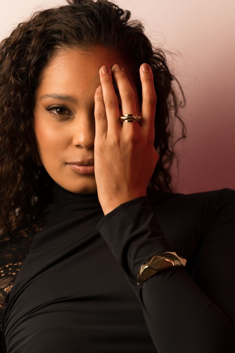 Bracelete Geométrico Escultural em Eletroformação Dourado – Angela