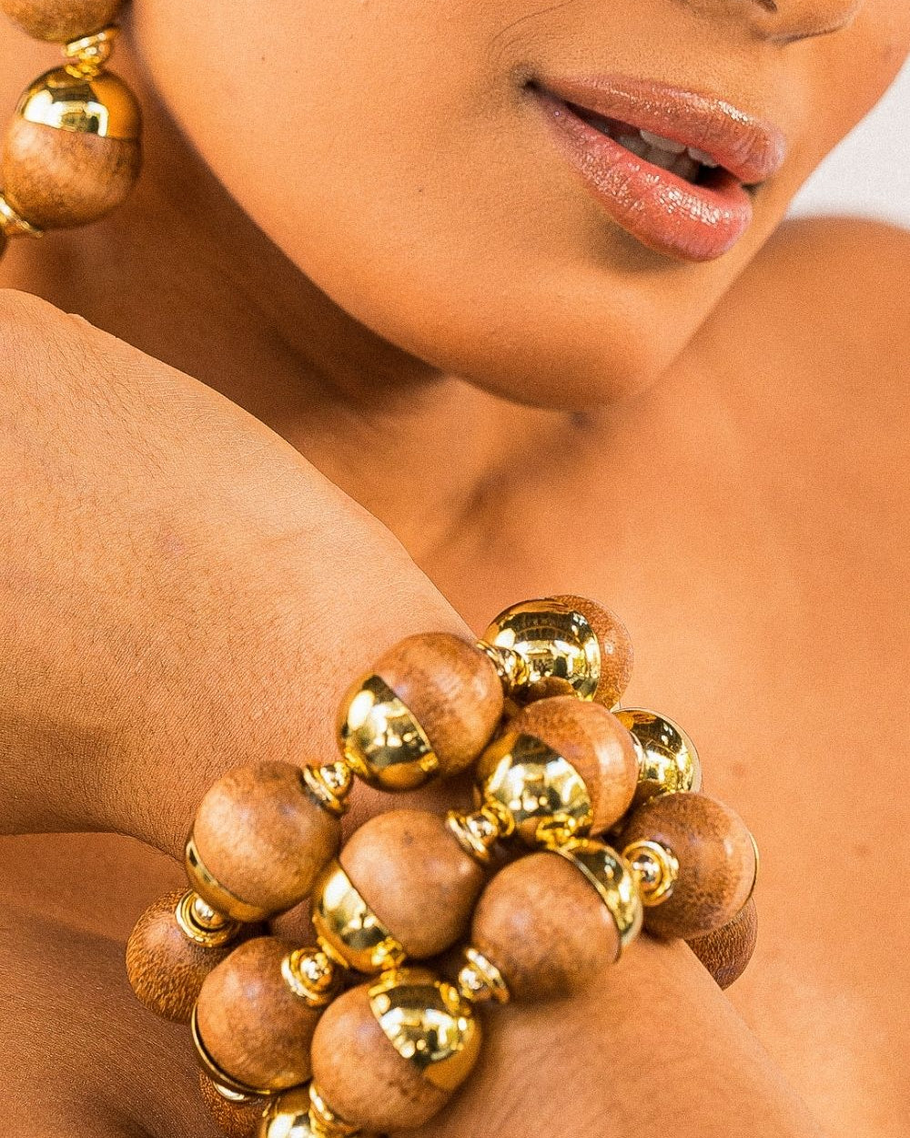Kit de Pulseiras de Madeira e Metal com Design Orgânico