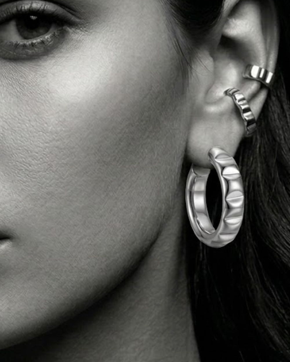 Kit de Argolas Prateadas com Ear Cuff | Trio Texturizado