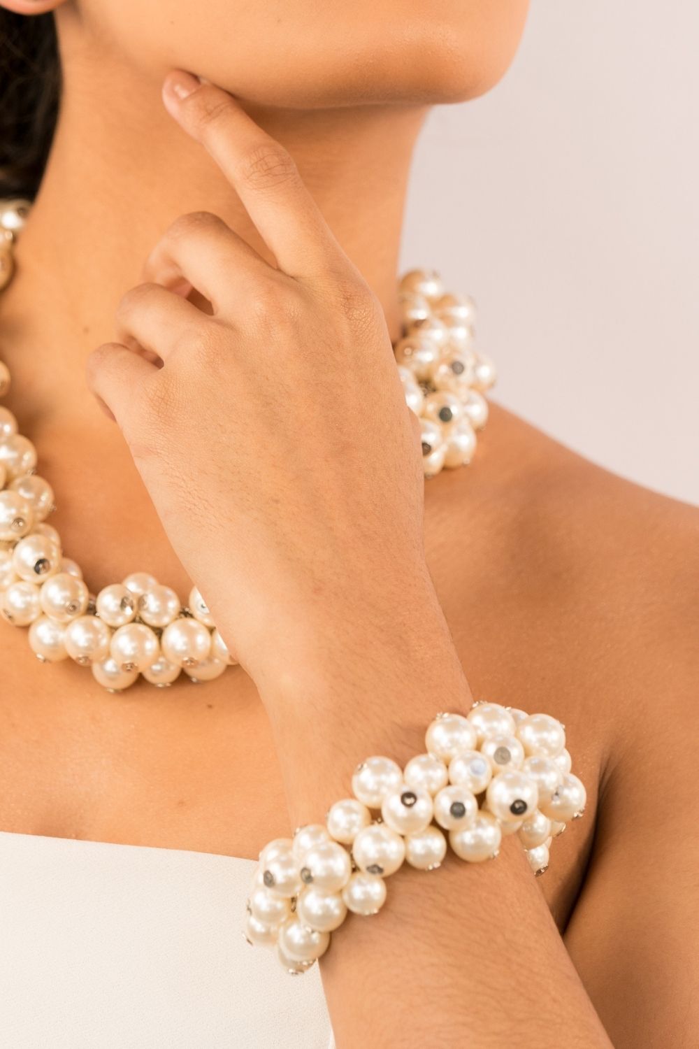 Pulseira de Pérolas Volumosa e Contemporânea – Angela