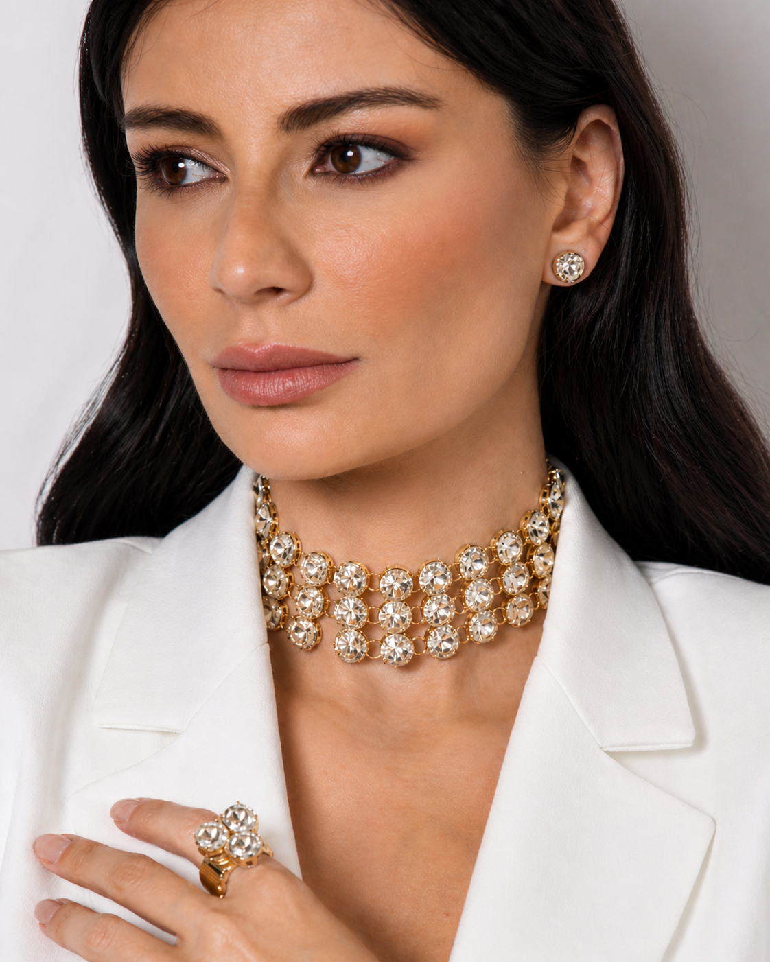 Choker com Cristais em Camadas e Estrutura Dourada – Limited