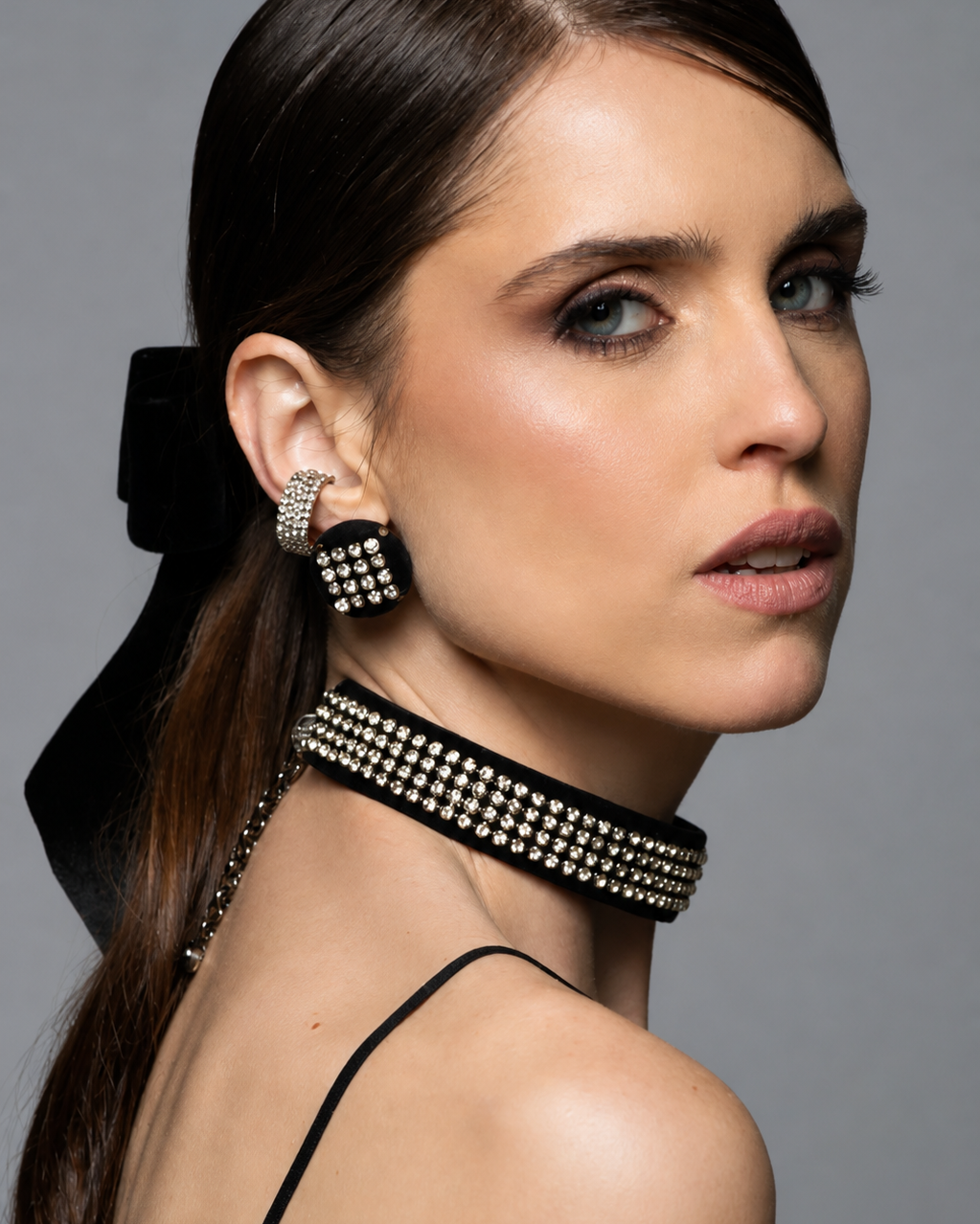 Brinco Redondo Velvet com Strass Grafite