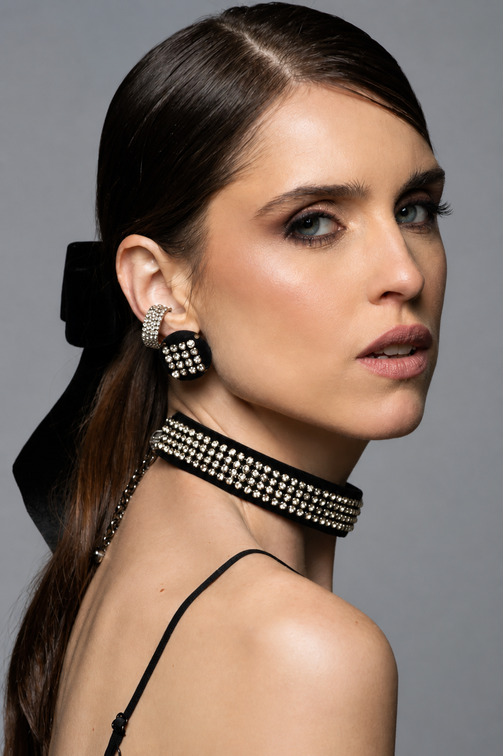 Brinco Redondo Velvet com Strass Grafite