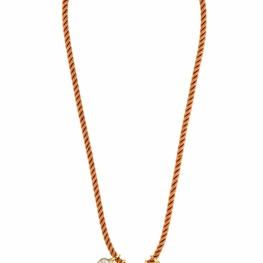 Colar Cordão São Francisco Terracota com Pérolas e Pingentes Dourado Longo