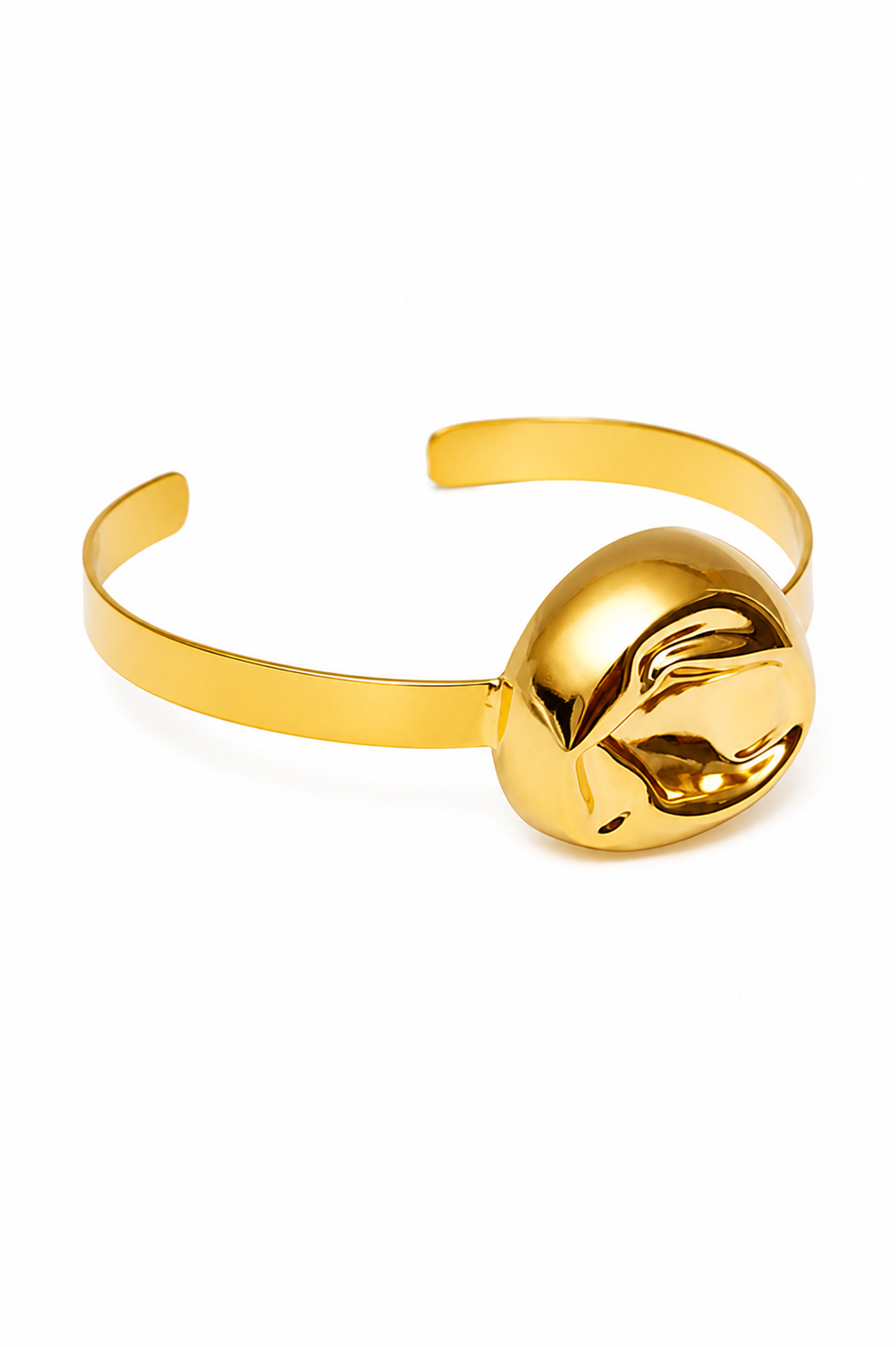 Bracelete Martelado Dourado com Meia Esfera – Design Minimalista e Textura Artesanal