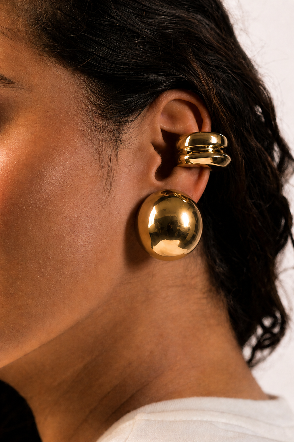 Brinco Meia Bola Dourado Polido – Canopla GG