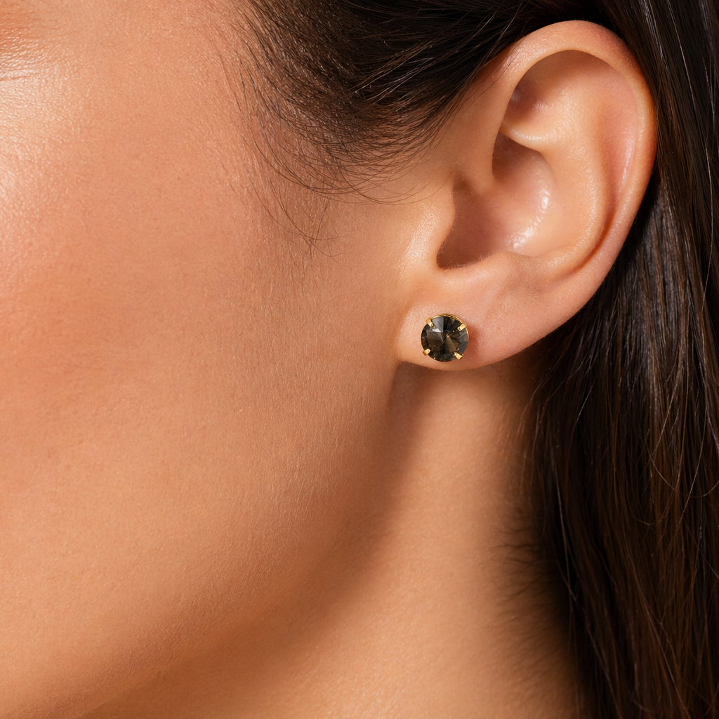 Brinco Pequeno Dourado com Cristal Black Diamond Lapidado – Limited