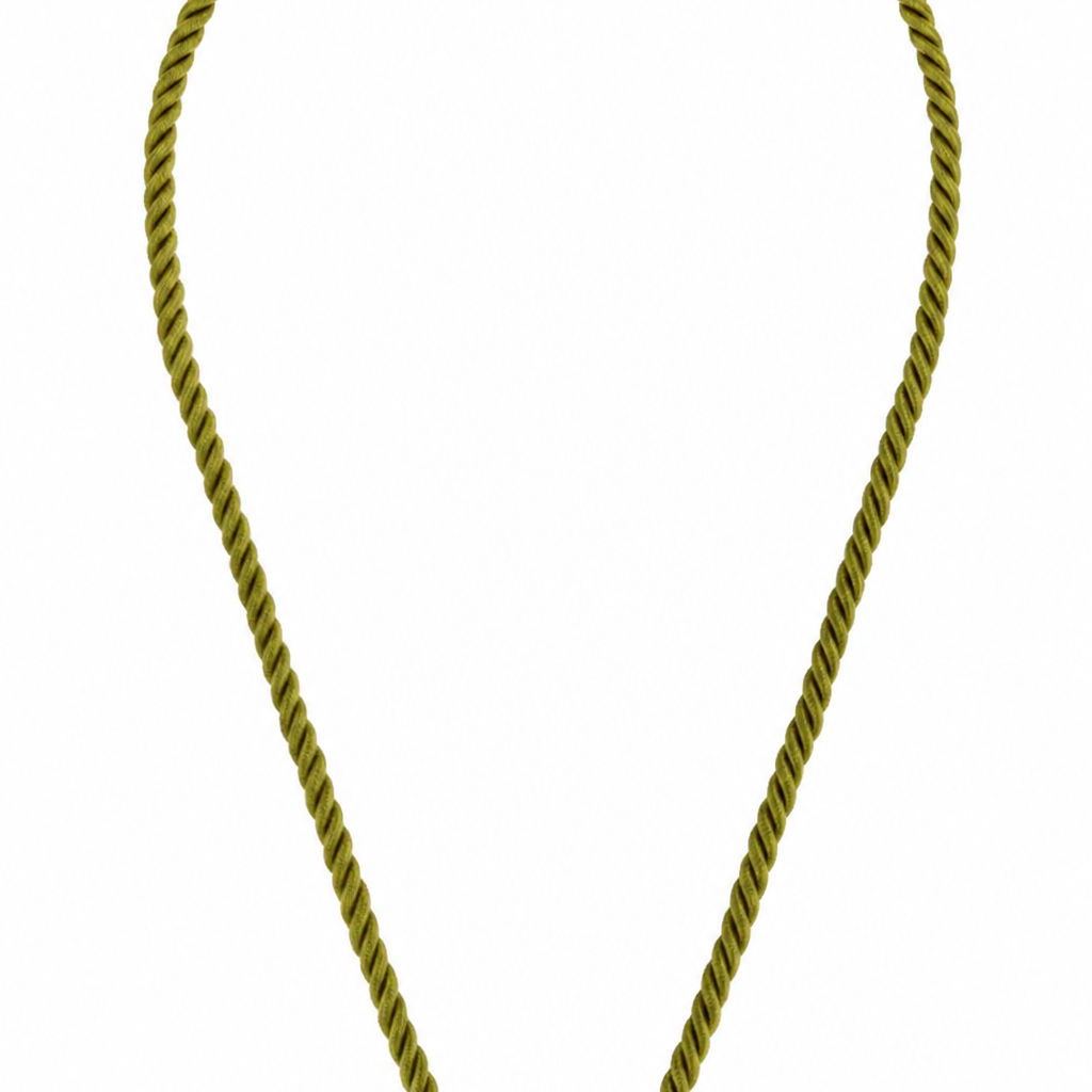 Colar Longo em Cordão Dourado com Pingentes e Detalhes Verdes